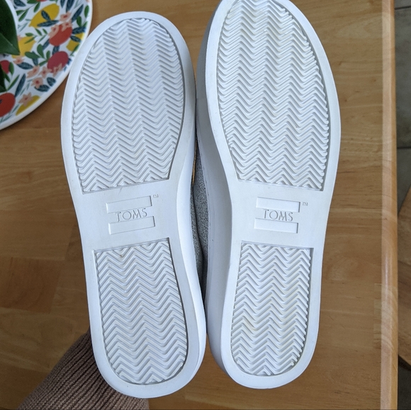 Like New Toms Silver Metallic Leather Lenox Sneakers - Picture 7 of 12